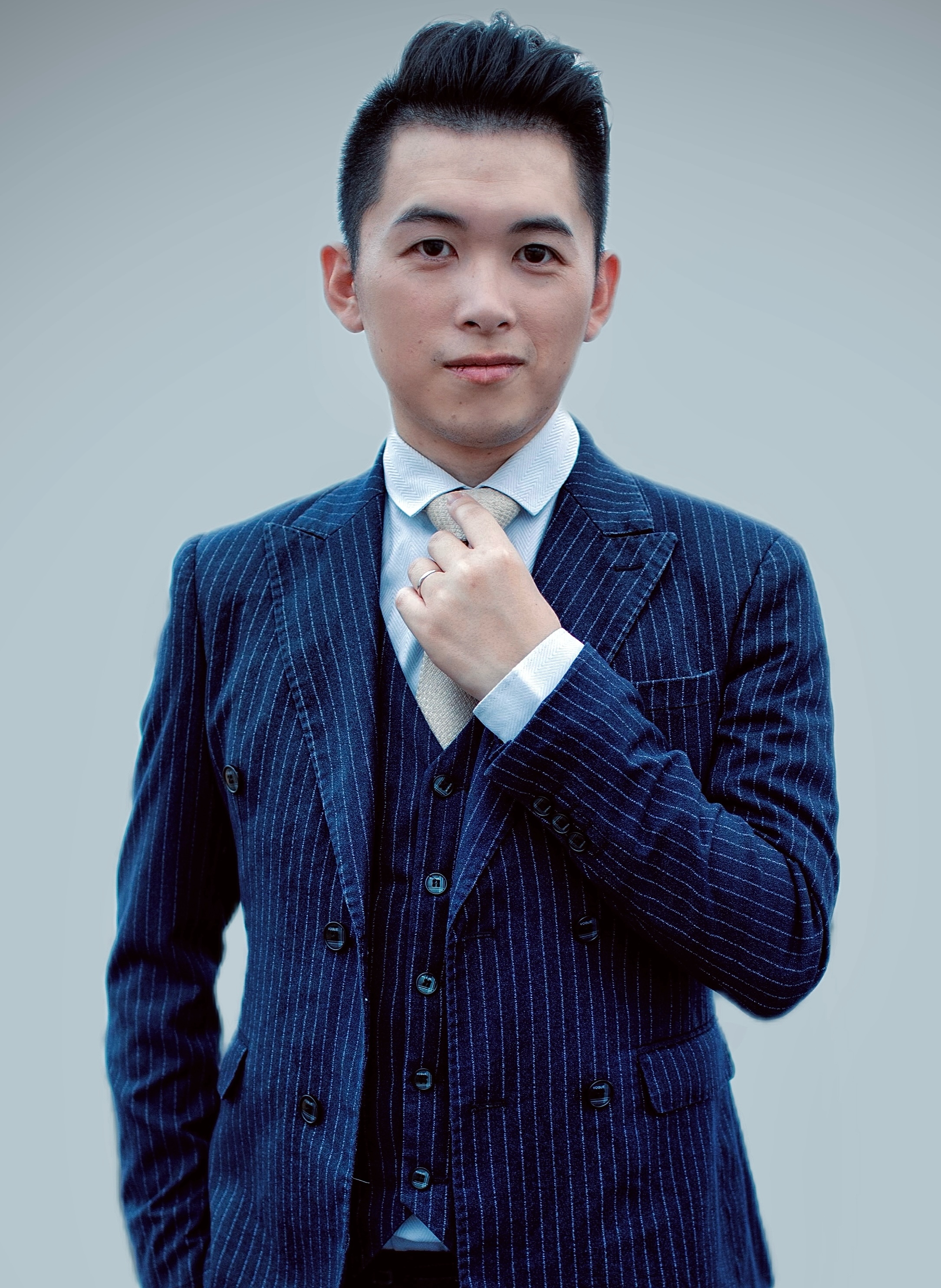 Ken Hui 導師照片，兒童心理輔導師，專注於兒童遊戲治療